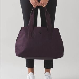 The Lululemon Go Getter Bag in Purple 26L duffle bag